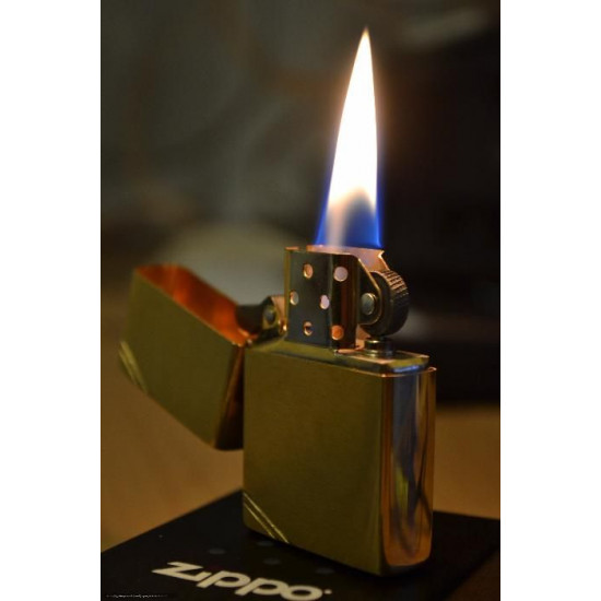 Бензиновая зажигалка Zippo